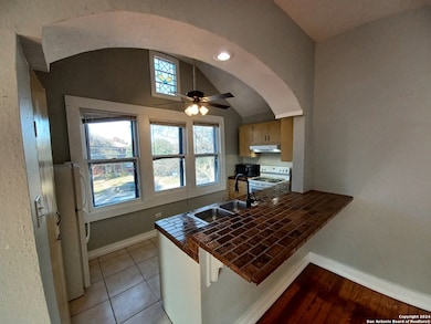 124 W Mistletoe Ave unit 3, San Antonio, TX 78212 - photo 4