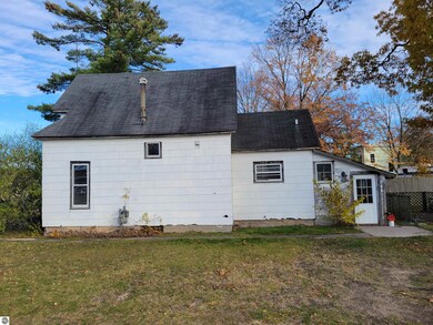 331 W Fourteenth St, Traverse City, MI 49684 - photo 2