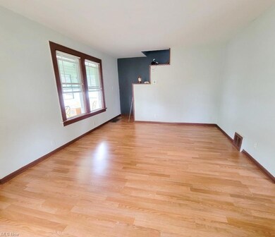 1544 Mapledale Rd, Wickliffe, OH 44092 - photo 7