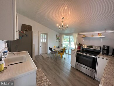 1010 Lossing Ave, Colonial Beach, VA 22443 - photo 6