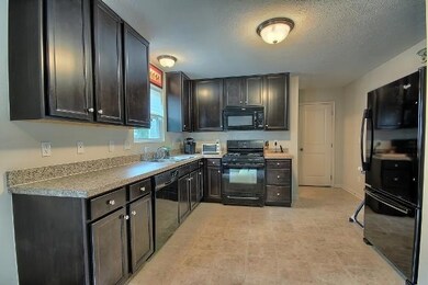 327 Sycamore Dr, Circleville, OH 43113 - photo 7