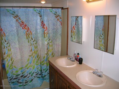 350 Haverford Dr, Taylor, PA 18517 - photo 5