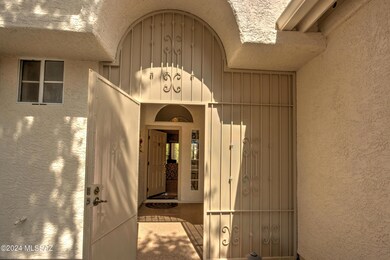 Screened foyer