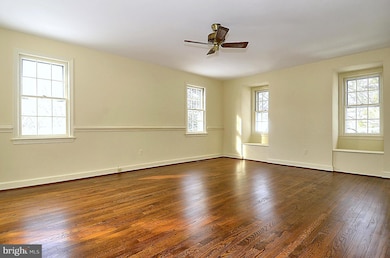 11031 Ardwick Dr, Rockville, MD 20852 - photo 2