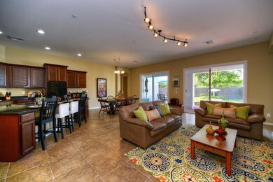 006_Family Room