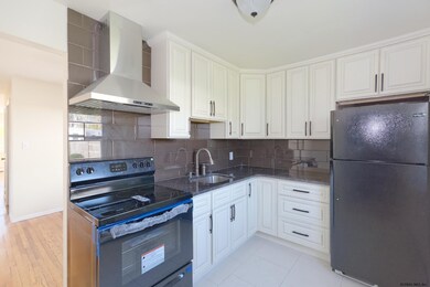 23 Mcalpin St unit 2nd Floor, Albany, NY 12209 - photo 3