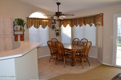 Dining with bay window