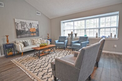 5250 Appleblossom Ln, Friendswood, TX 77546 - photo 4