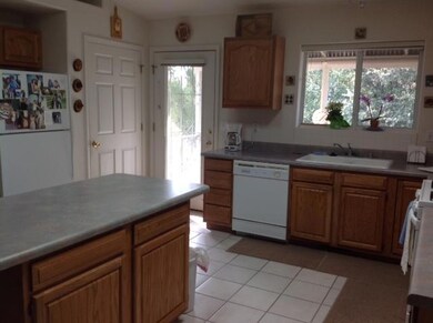 818 Kitchen 2