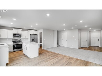 2219 Sawtelle Dr, Woodburn, OR 97071 - photo 5