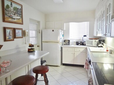 built in breakfast bar