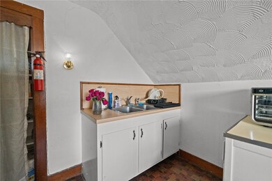 350 Broadway unit 2, Newport, RI 02840 - photo 3