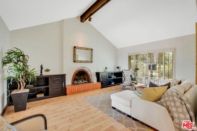 22415 Venido Rd, Woodland Hills, CA 91364 - photo 5