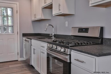 33 Winslow Dr, Schenectady, NY 12309 - photo 6