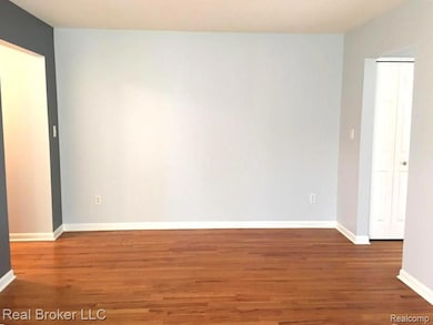 4840 Briarwood Ave unit 2, Royal Oak, MI 48073 - photo 4