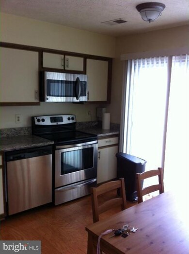 14020 Grumble Jones Ct unit C, Centreville, VA 20121 - photo 3