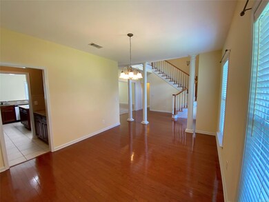 Very convenient to the kitchen, the formal dining 