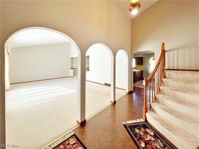 Foyer entrance and a high ceiling