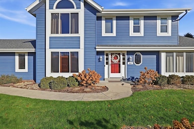 858 Laureate Dr, Pewaukee, WI 53072 - photo 2