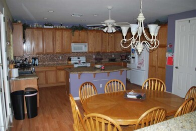 Wonderful Eat-In Kitchen