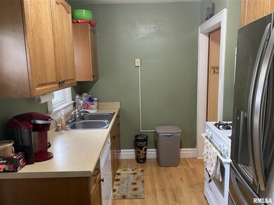 2110 W High St, Davenport, IA 52804 - photo 7