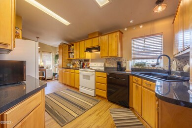Kitchen/Breakfast nook