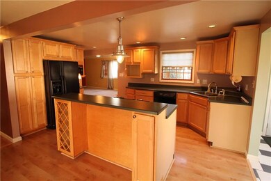 Gorgeous Open Kitchen w/ Plenty of Cabinets & Newe