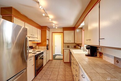 18823 Olympic View Dr, Edmonds, WA 98020 - photo 3