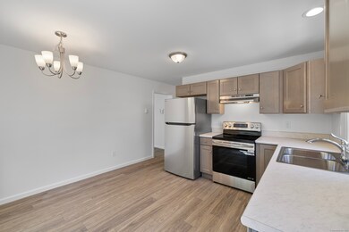 156 Grove Ave unit B, Groton, CT 06340 - photo 3