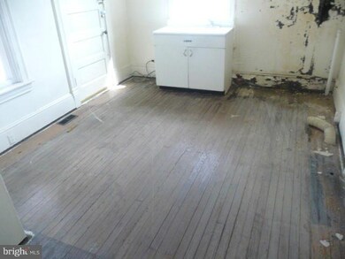 212 N Locust St, Hagerstown, MD 21740 - photo 5