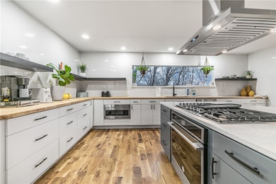 1505 Forest Hills Blvd, Bella Vista, AR 72715 - photo 2