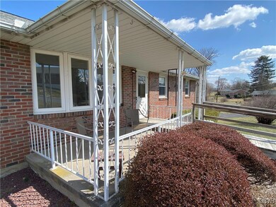 690 E Dell Rd, Bath, PA 18014 - photo 4