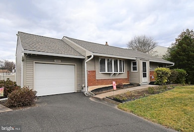 532 Sherwood Ln, Hatboro, PA 19040 - photo 2