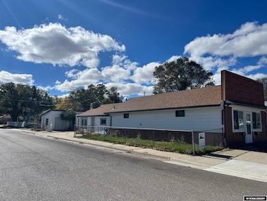 502 W State St, Rawlins, WY 82301 - photo 2