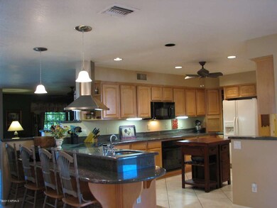 1025 N Tucana Ln, Gilbert, AZ 85234 - photo 3