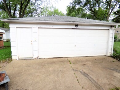 107 Toro Cir, Carpentersville, IL 60110 - photo 7