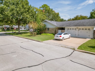 1202 Frances Dr, Rosenberg, TX 77471 - photo 4