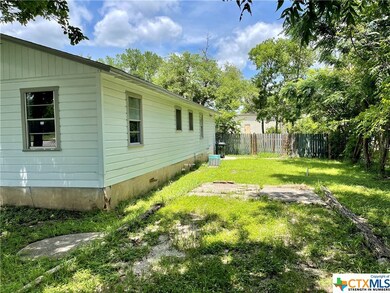 302 Comal St, San Marcos, TX 78666 - photo 5