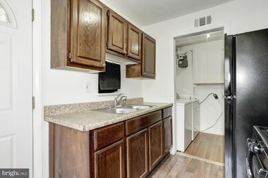 1403 Ruatan St, Hyattsville, MD 20783 - photo 4