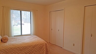 Master bdrm w dual closets