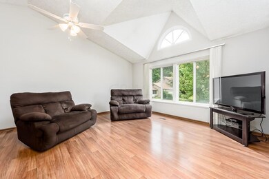 T 902 Windbourne ct00004