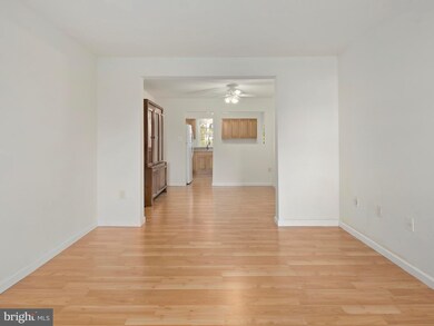 3051 White Birch Ct, Fairfax, VA 22031 - photo 6