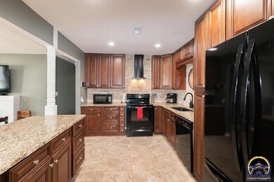 1407 SW 31st St, Topeka, KS 66611 - photo 7