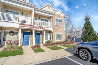 73 Millie Ct, Patchogue, NY 11772 - photo 2