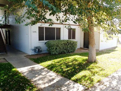 2534 W Berridge Ln #E-106