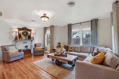 105 W Hackberry St, Fredericksburg, TX 78624 - photo 7