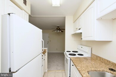 5911G Prince James Dr unit 27, West Springfield, VA 22152 - photo 5