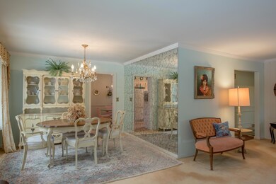 Dining room off living room