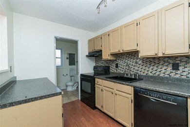 22 Dresden Ct unit 24, Delmar, NY 12054 - photo 2