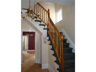 Entry/Foyer.
